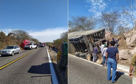 Vuelca Tr Iler Con Ganado Sobre La Carretera En San Ignacio