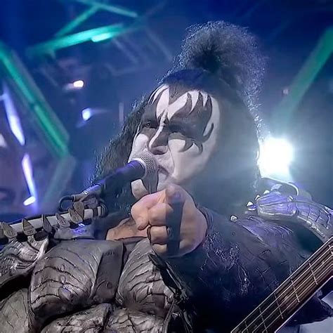 Gene Simmons Cuenta Por Qu Kiss Bajaron De Tono Sus Guitarras Antes