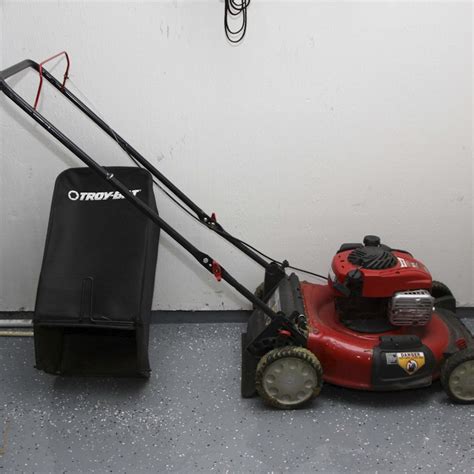 Troy Bilt Push Lawn Mower With Leaf Catcher Bag Ebth