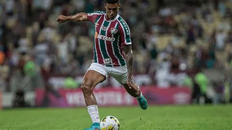 Vitória tenta empréstimo de lateral esquerdo do Fluminense