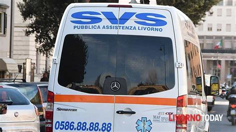 Tirrenia Auto Contro Camion In Fi Pi Li Feriti Madre E Figlio