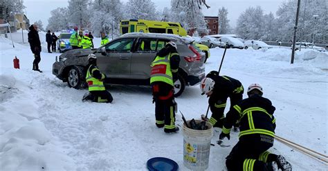 Trafikolycka utanför SVT redaktionen i Arvidsjaur Rejäl smäll SVT