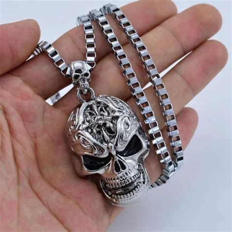 Retro Hip Hop Evil Skull Necklace Metal Skull Pendant Choker Gothic