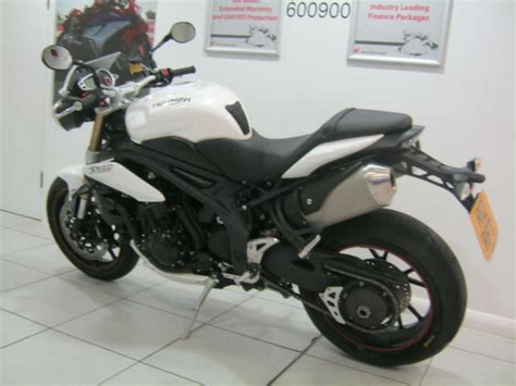 Triumph Speed Triple Naked White Brembo