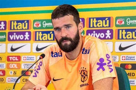 Alisson fala em desafio após chegada de Diniz à Seleção