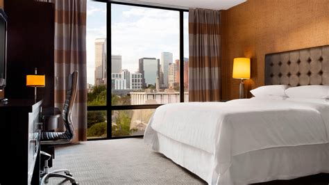 Charlotte, NC Hotel Suites and Rooms | Sheraton Charlotte Hotel