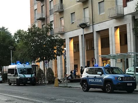 Cuneo Controlli Della Polizia Di Stato In Area Stazione Elevata Una