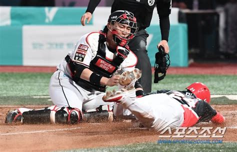 포토 장성우 김민식 간발의 차이로 아웃 네이트 스포츠