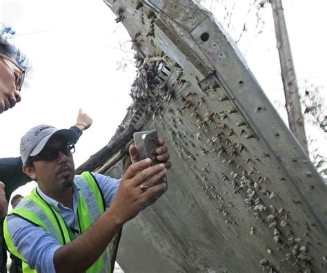 Officials Studying Object That Could Be Debris From Malaysia Airlines Flight 370 | Newsmax.com