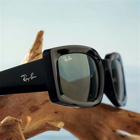 Mẫu kính HOT Trend nam và nữ trong năm 2024 Kính Mắt Your Eyes