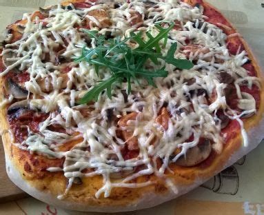 Pizza Z Pieczarkami Przepis PrzyslijPrzepis Pl