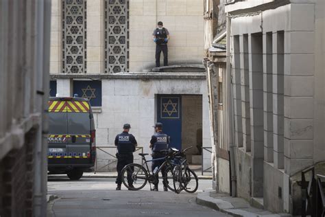 Paris Un Homme écroué Pour Un Projet Dattentat Contre « Notamment Des