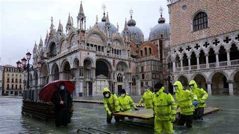 Venice floods after experimental barrier system wasn't activated | CBC News