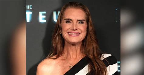 Brooke Shields Flaunts Toned Stomach In Stunning Bikini Pictures