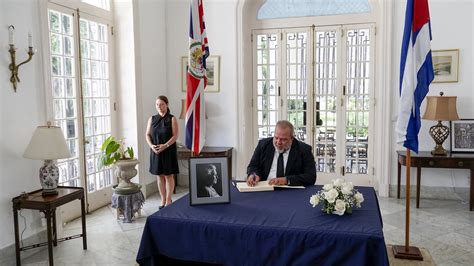 Firma del libro de condolencias en la Embajada británica e Flickr