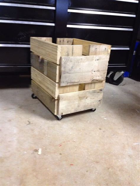 DIY Pallet Planter Box with Casters | 101 Pallets