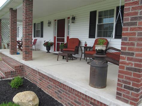 LL Farm: Farmhouse Porch