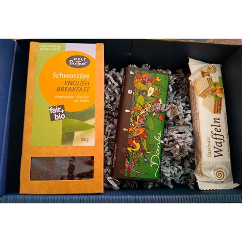 Geschenkpaket Schwarztee Zotter Schokolade Und Waffelschnitte