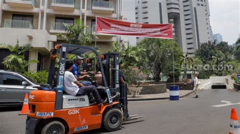 Pontjo Sutowo Geram Pemasangan Spanduk Pengosongan Lahan Bikin Hotel