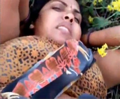 Polam Lo Narsapur Aunty Saree Tho Sex Telugu Outdoor Porn