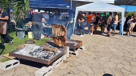 2ª edição do Ferro Brasa e Vinhos reúne comunidade na Praça Achyles