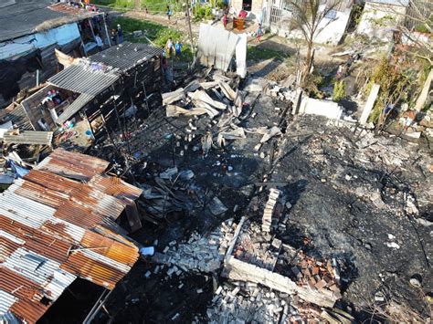 Gigante incendio en Cartagena consumió seis casas hay decenas de