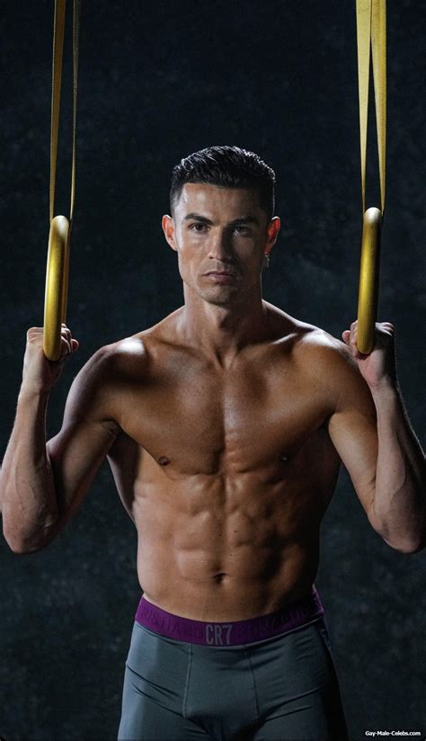 Cristiano Ronaldo Covering Nude Bulge Underwear Pics LiveXGirls