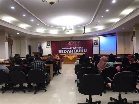 Seminar Pelatihan Bedah Buku Mendunia Melalui Literasi