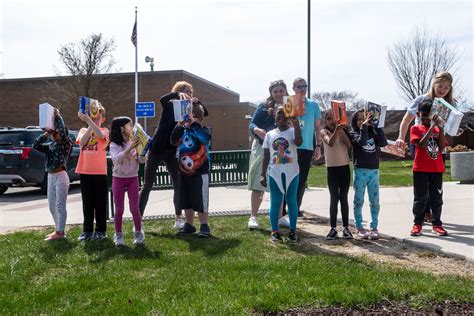 Novi Students Use Boxes To View Eclipse