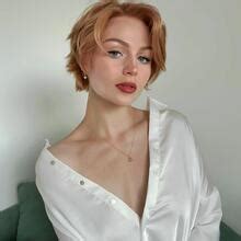 KallMeKris Nude Leaks Fapopedia