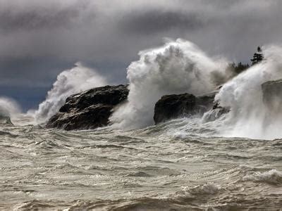 Fierce Lake Superior Waves Pound Minnesota S North Shore Photographic