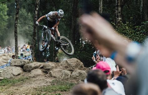 7 minutos de vídeo con lo mejor de la última Copa del Mundo XCO 2022