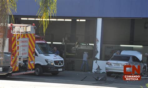 Indaiatuba Motorista Perde O Controle Atravessa Canteiro E Bate Carro