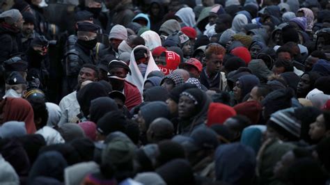 Thousands Of Refugees Forced From Camp In Paris Refugees News Al