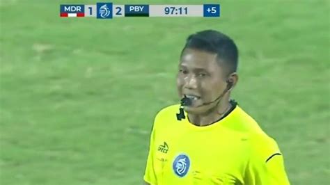 Sosok Agus Fauzan Wasit Laga Madura United Vs Persebaya Yang Jadi