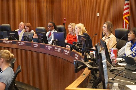 Fort Worth mayor responds to criticism from clergy, residents over