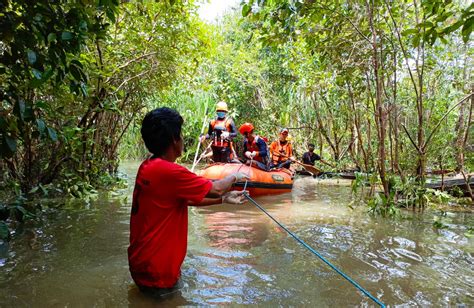 Tim SAR Gabungan Temukan Jasad Nelayan Penombak Ikan Di Sungai Lenggang