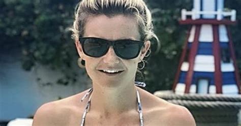 Countryfiles Helen Skelton flaunts figure in sexy bikini exposé Daily Star