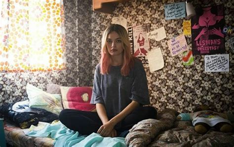 Що читає Мейв із серіалу Sex Education ВСЛ