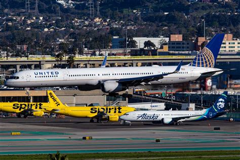 How To Navigate Los Angeles International Airport Like A Pro