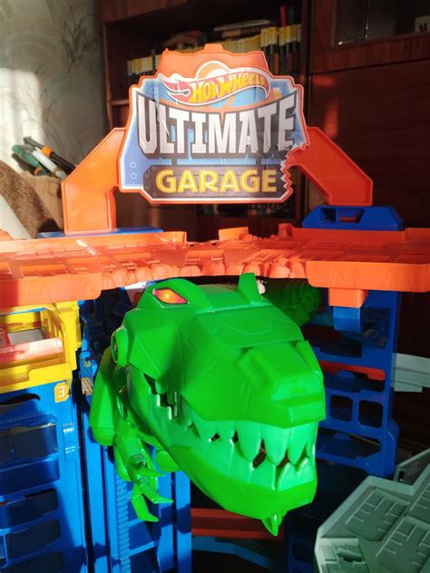 Трек Hot Wheels City Ultimate Garage Легендарний гараж Hot Wheels Tr