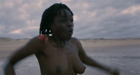 Nude video celebs Tracy Gotoas nude Du crépitement sous les néons