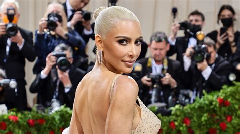 Kim Kardashian Goes Blonde, Wears Marilyn Monroe's Most Famous Dress at ...