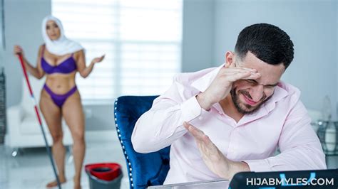 Curvaceous Latina MILF Carmela Clutch Unveils Her Ass Big Tits Before Sex CoedCherry