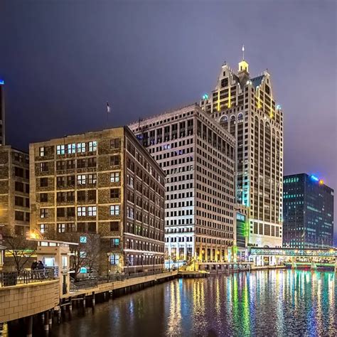 Milwaukee night Stock Photos, Royalty Free Milwaukee night Images ...