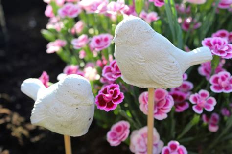 DIY Gartenstecker Vögel aus Beton einfach selber machen Gartendeko