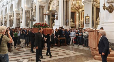 Al Funerale Di Onorato La Polizia Filma Tutto Lasiciliaweb