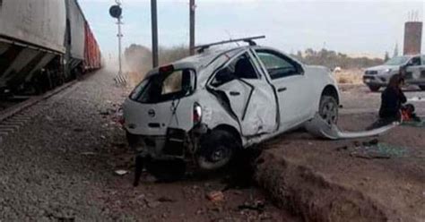 Auto Compacto Intenta Ganarle El Paso Al Tren