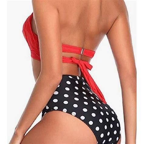 Celebramos el Día del Bikini con este elegante conjunto estilo años 60