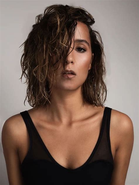 Victoria Dias Santos | Schauspielerin, Sängerin